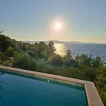 Mit Pool Und Meerzugang Holiday home