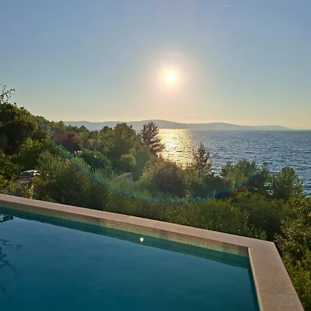 Mit Pool Und Meerzugang بيت للعطل