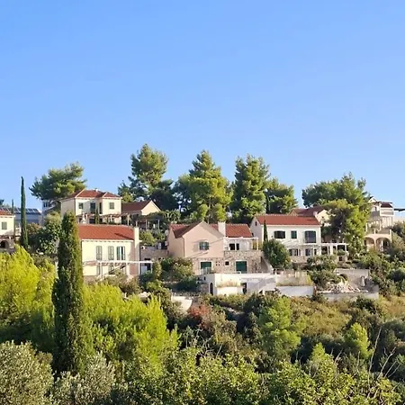 Mit Pool Und Meerzugang