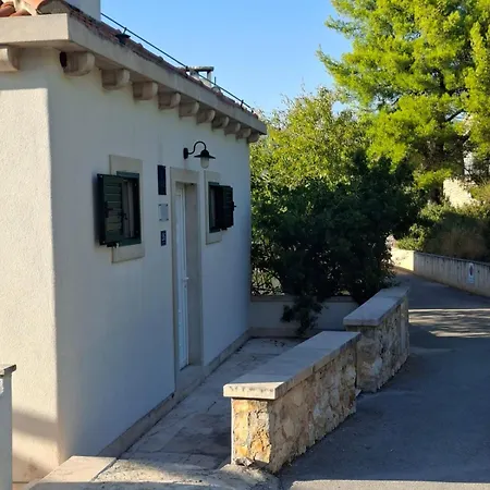 بيت للعطل Mit Pool Und Meerzugang Kovacic