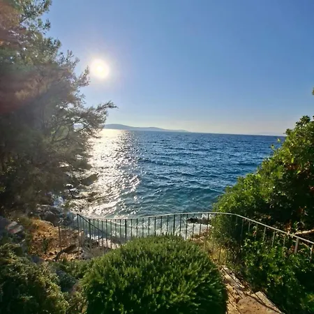 بيت للعطل Mit Pool Und Meerzugang *